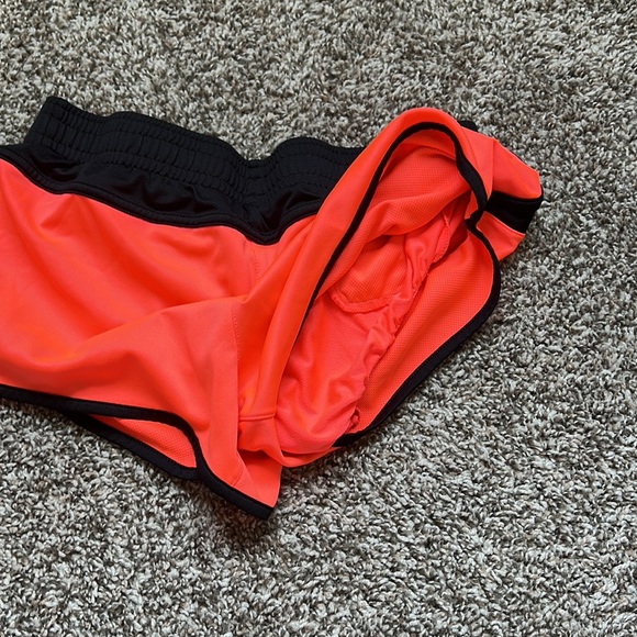 Nike Shorts Hot Pink - Picture 4 of 4